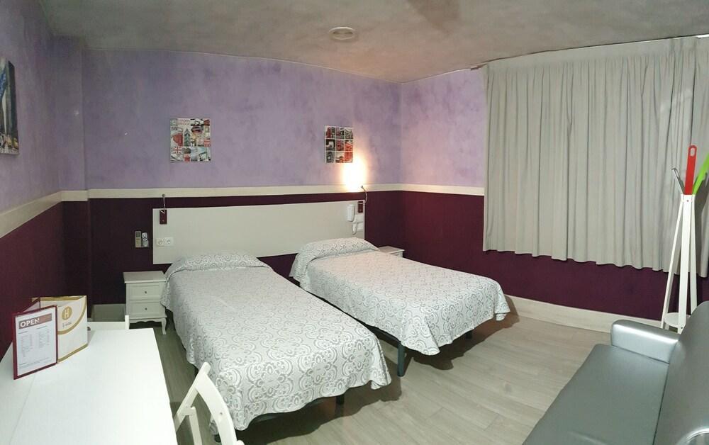 Hotel H Гранолерс Екстериор снимка