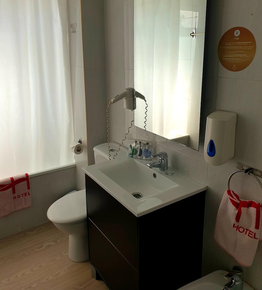 Hotel H Гранолерс Екстериор снимка