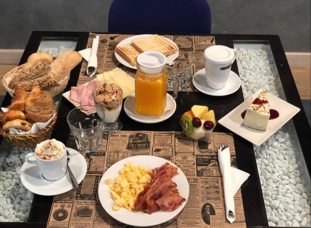 Hotel H Гранолерс Екстериор снимка